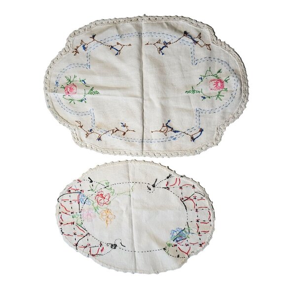 Vintage Hand embroidered Lace Detail Oval shaped napkin table linen handkerchief - Picture 3 of 11